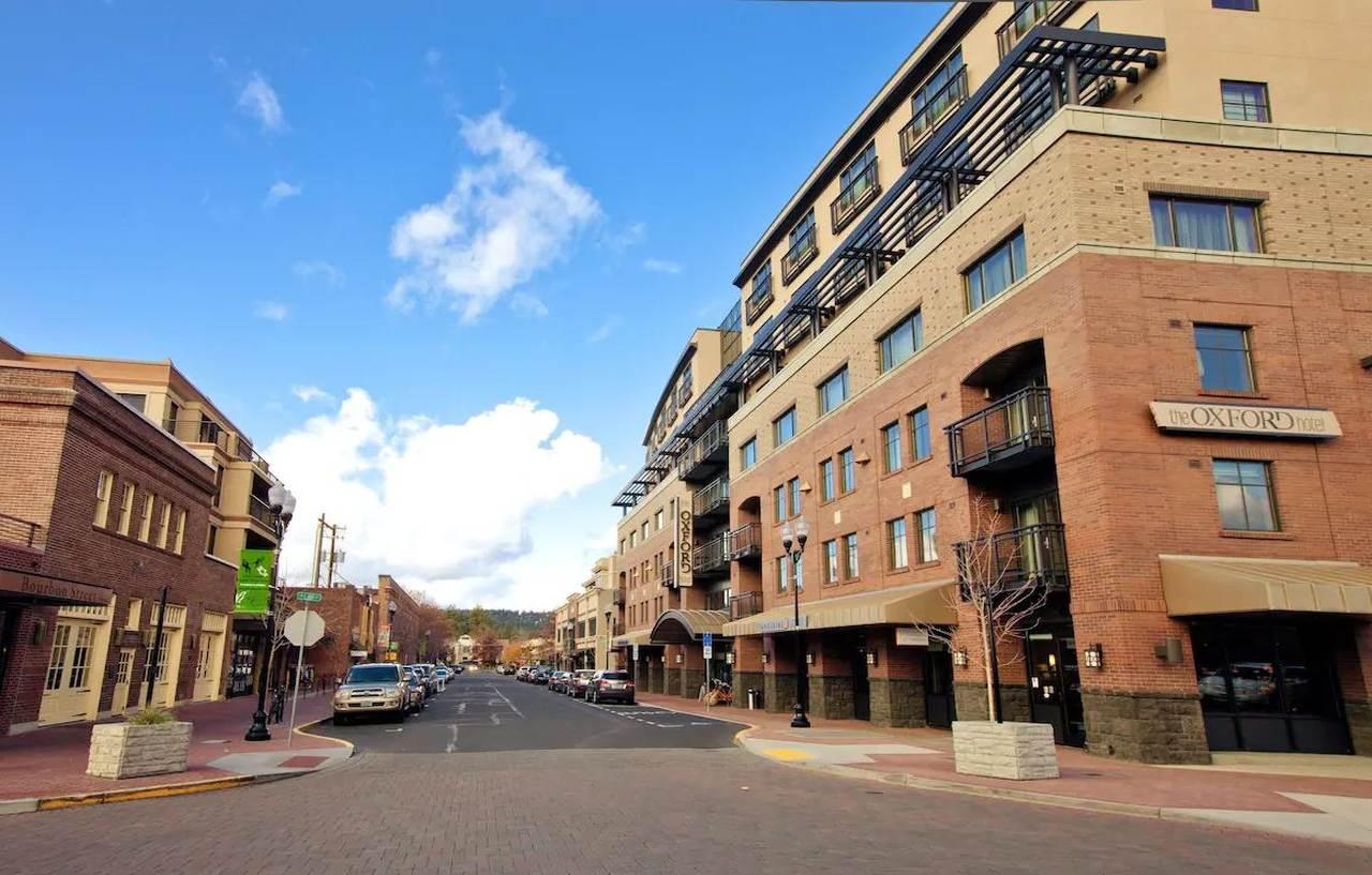 Oxford Hotel Bend Bagian luar foto