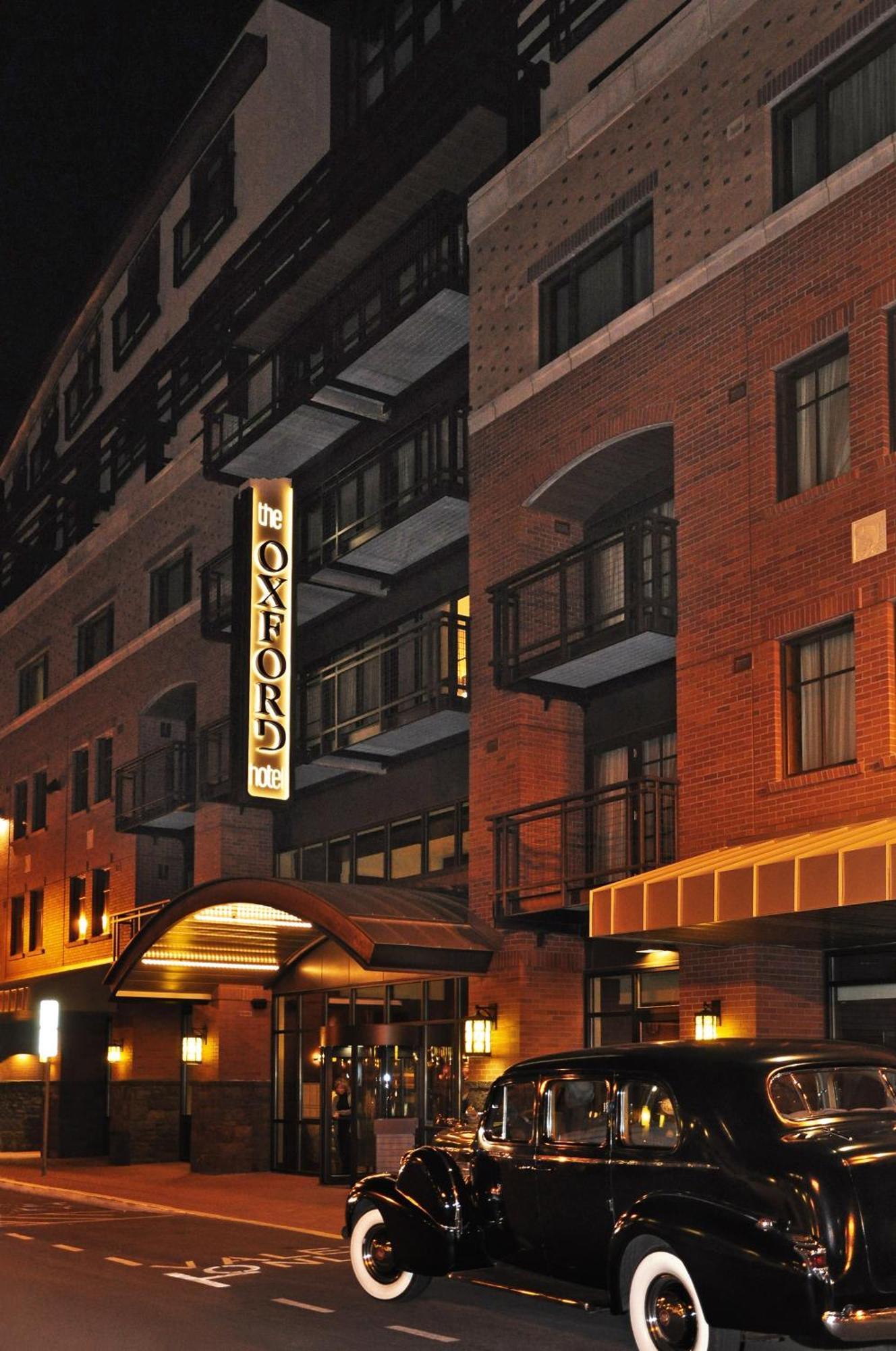 Oxford Hotel Bend Bagian luar foto