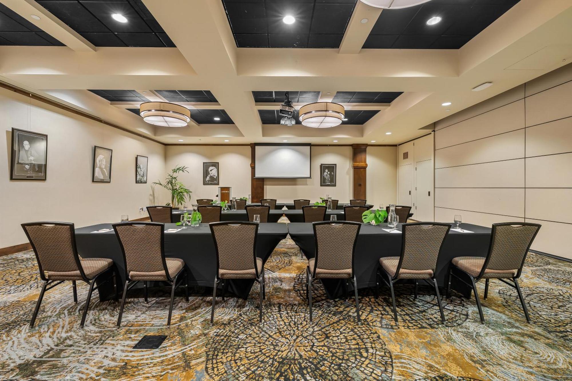 Oxford Hotel Bend Bagian luar foto