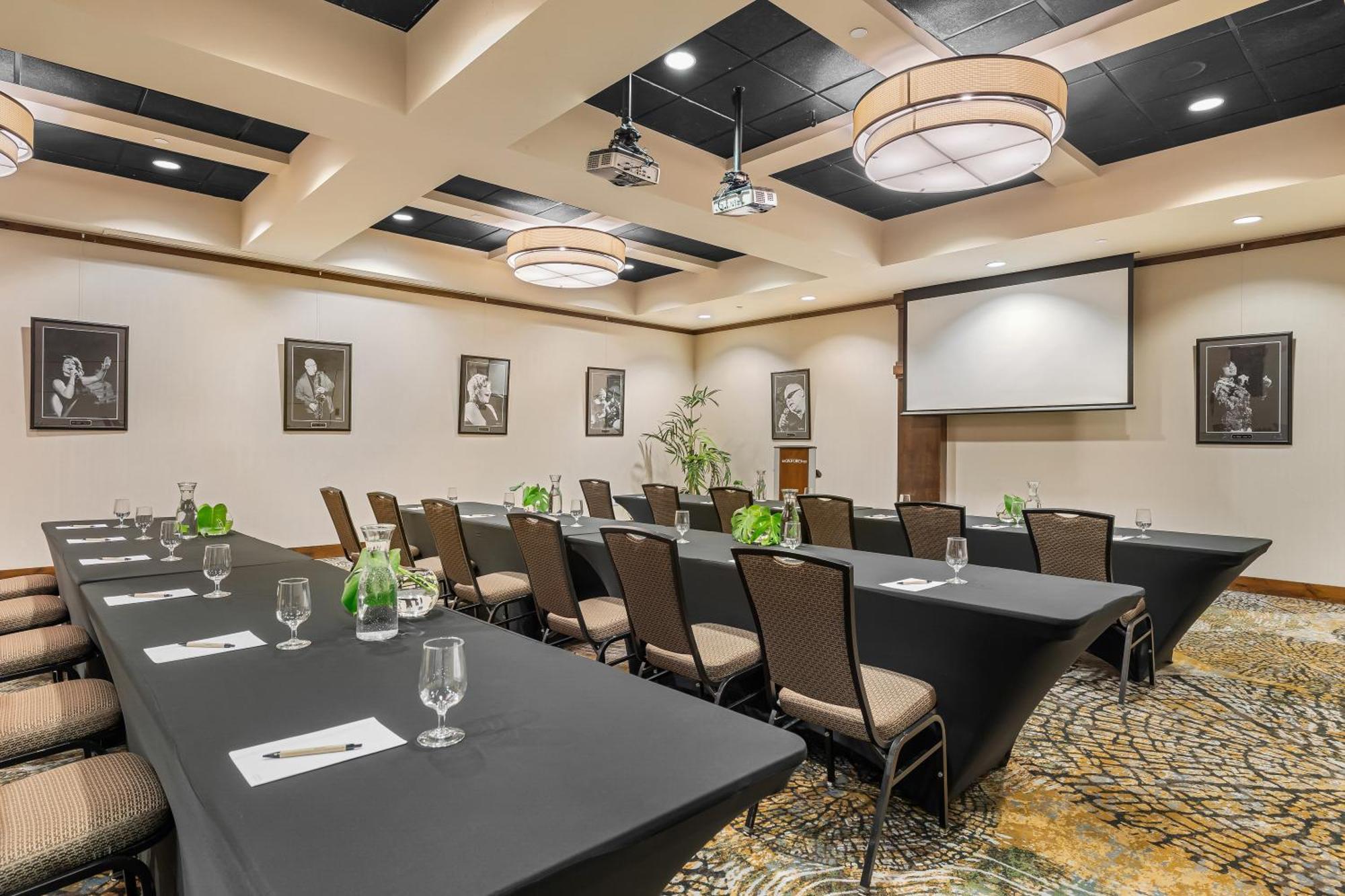 Oxford Hotel Bend Bagian luar foto