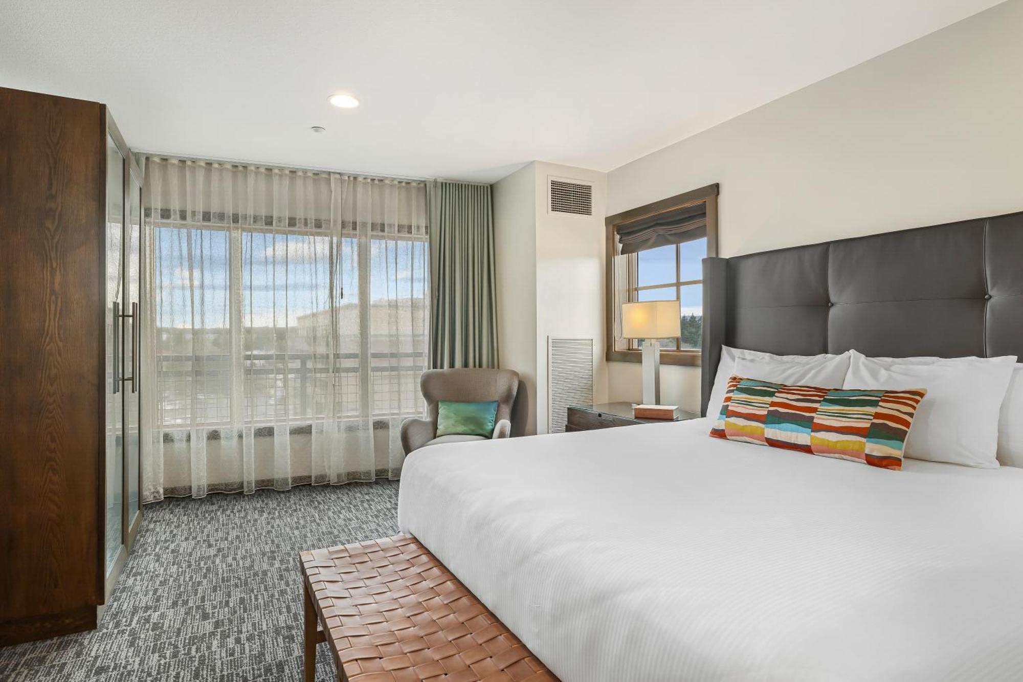 Oxford Hotel Bend Bagian luar foto