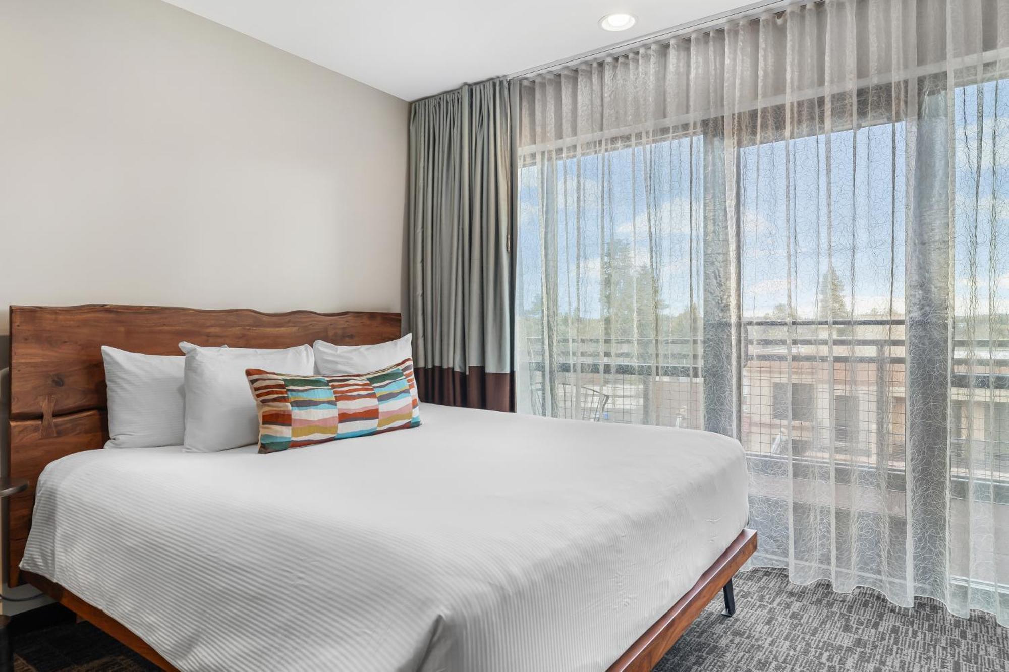 Oxford Hotel Bend Bagian luar foto