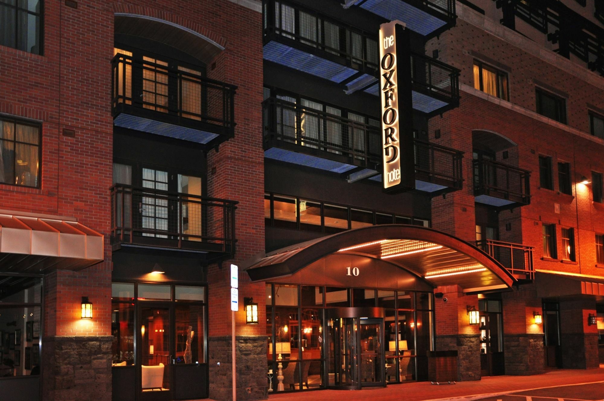 Oxford Hotel Bend Bagian luar foto